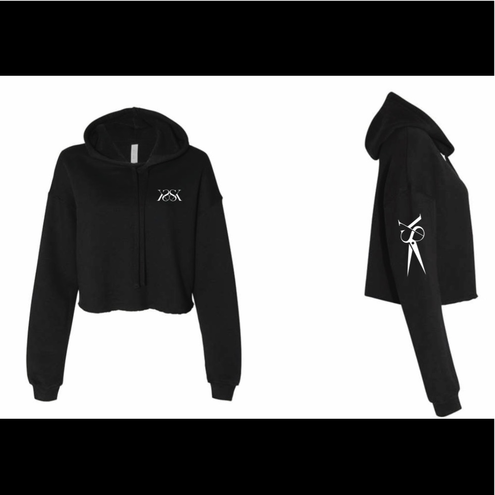 This cropped hoodie is exactly what you need to complete your outfit this summer